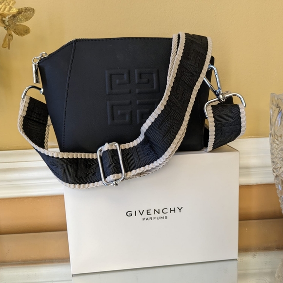 Givenchy pouch - Picture 11 of 16